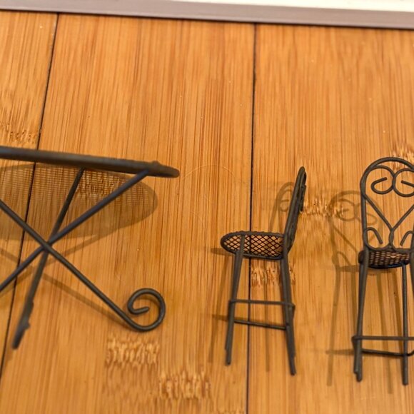 Mini Accents Set of 5 Doll Furniture Metal Garden & Patio Cafe Chairs and Tables - Picture 7 of 8